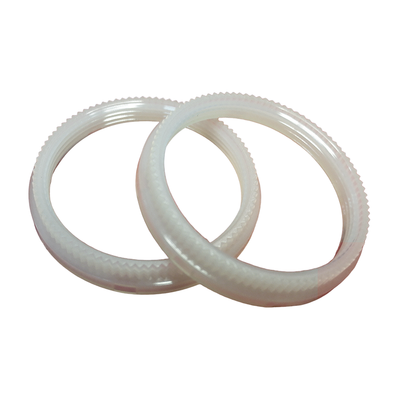 Gängad formsprutad plastdel